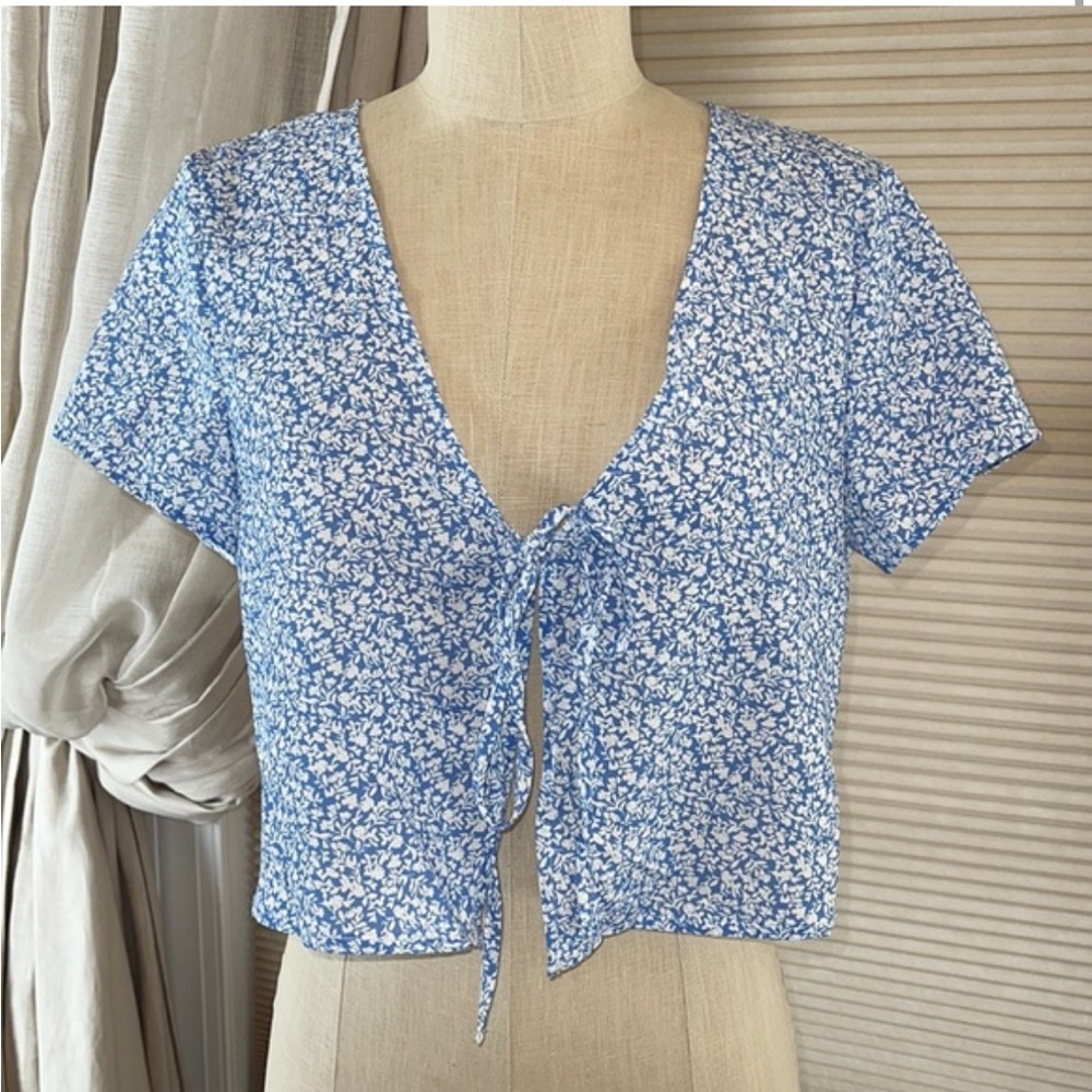 Shein Ditsy Floral Blue Tie-Front Top
